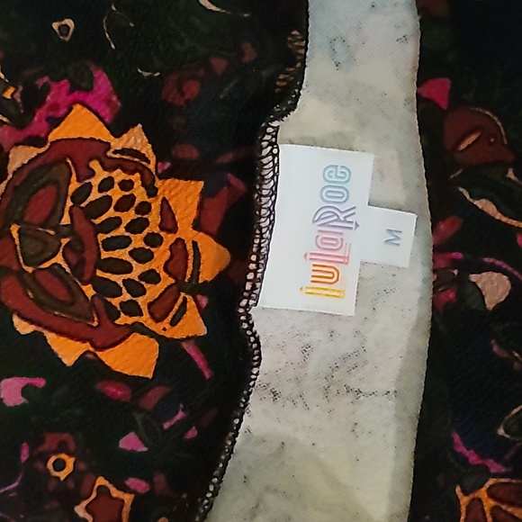 Floral Patterned Skirt - Black and Red - Picture 3 of 4